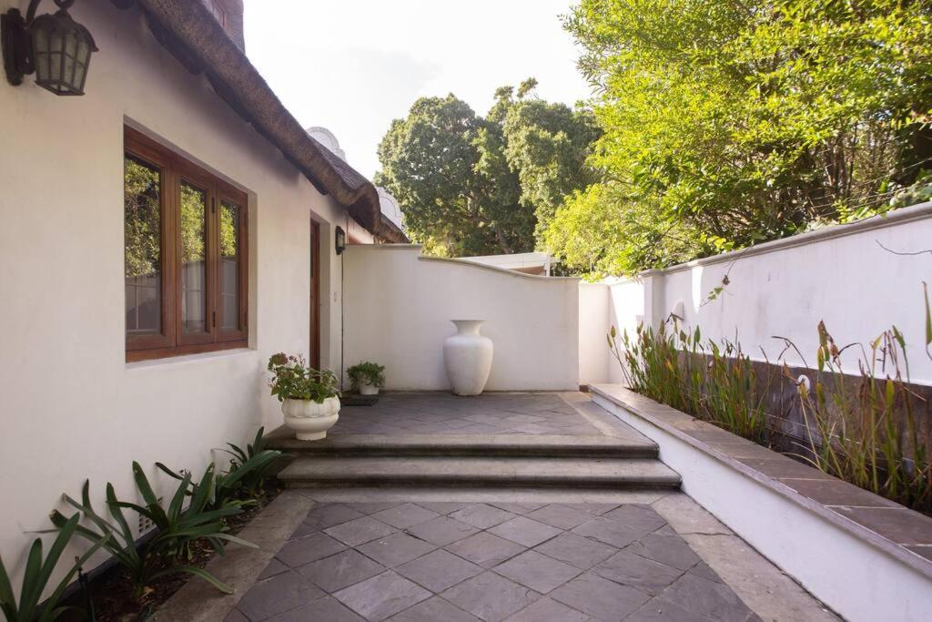 Mawethu Peaceful Garden With Covered Pool And Braai Area Kapsztad Zewnętrze zdjęcie